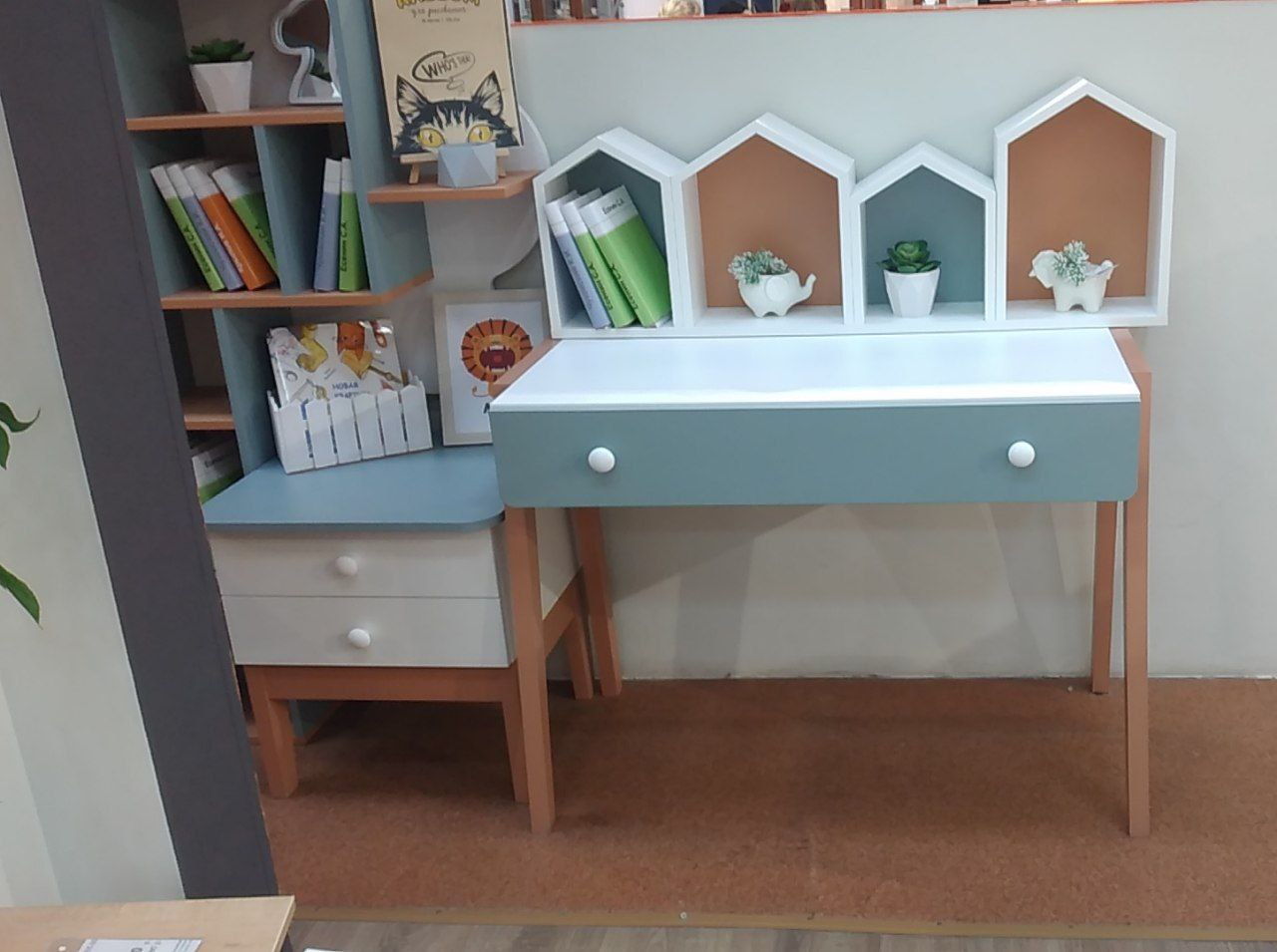 Распродажа - изображение №3 "Стол письменный Бамбини (выставочный образец)"  на www.Angstrem-mebel.ru